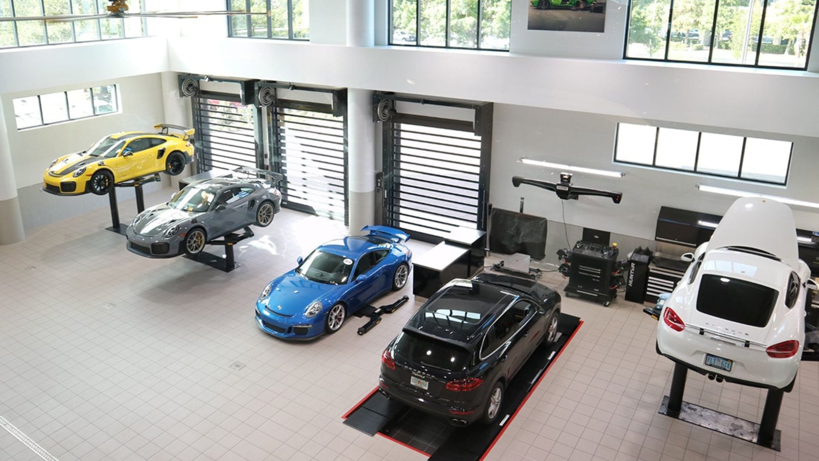 Unveiling Al Quoz's Porsche Service Center