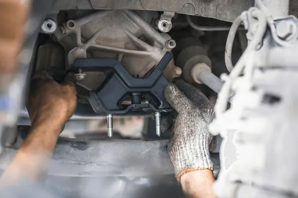 Gear Transmission Mount Replacement