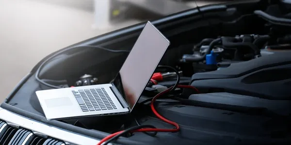 computer-diagnostics-car-garage